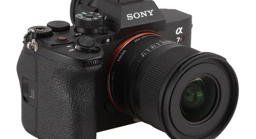 Aparat Sony Alpha 7R z obiektywem Sigma. Idealny do testu osobowości sigma, uchwyci każdy szczegół.