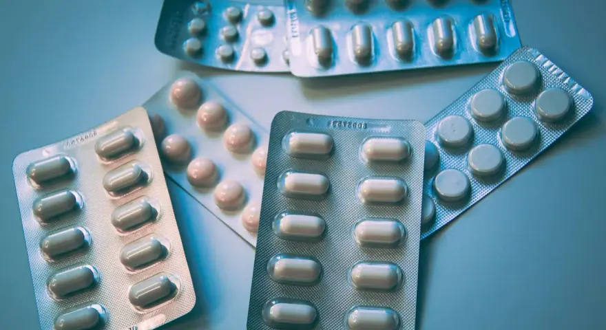 Opakowania leków w blistrach. Zastanawiasz się, czy można przewozić leki w bagażu podręcznym? Oto kilka przykładów.