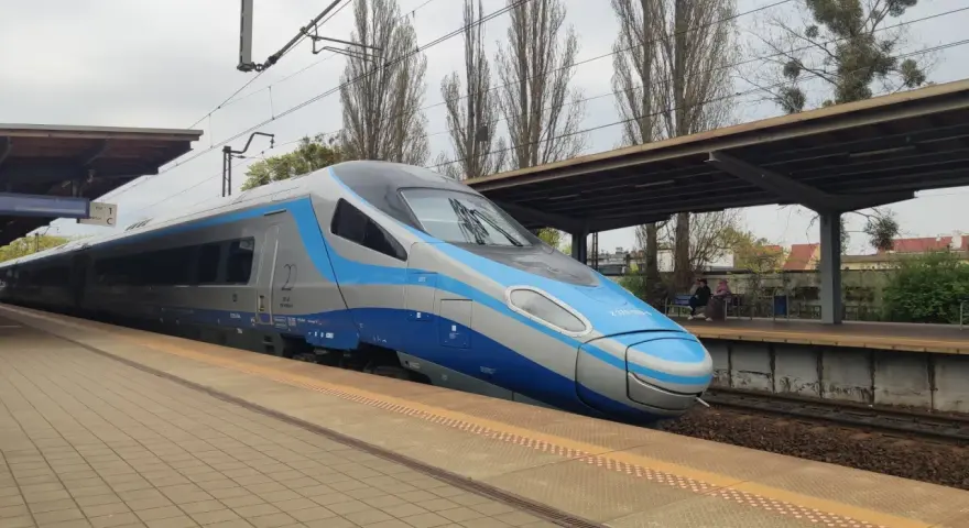 Pendolino Słupsk-Warszawa: Rozkład, bilety, czas i komfort podróży