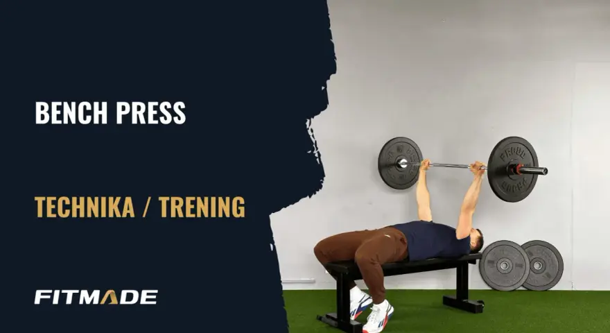 Technika bench press: mężczyzna ćwiczy na ławce, podnosząc sztangę. Poradnik jak sobie radzić z ciężarem.