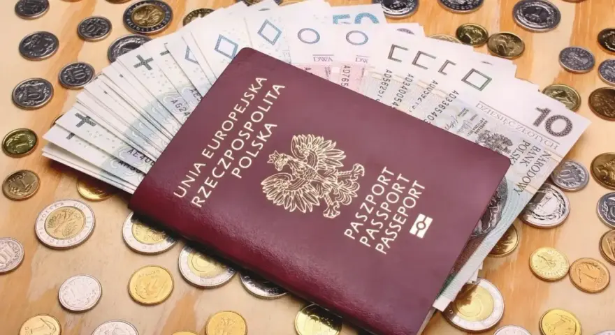Ile kosztuje wymiana paszportu po utracie ważności? Sprawdź opłaty i ulgi