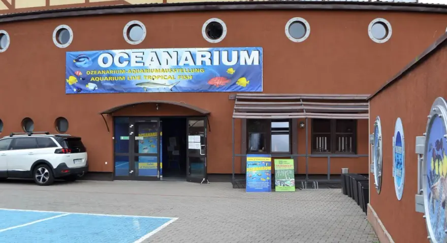 Łeba w deszczu? Odkryj najlepsze atrakcje i uratuj urlop!