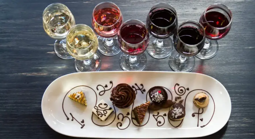 Degustacja win i deserów. Co to znaczy "semi dolce"? To słodko-kwaśny smak, idealny do czekoladek.