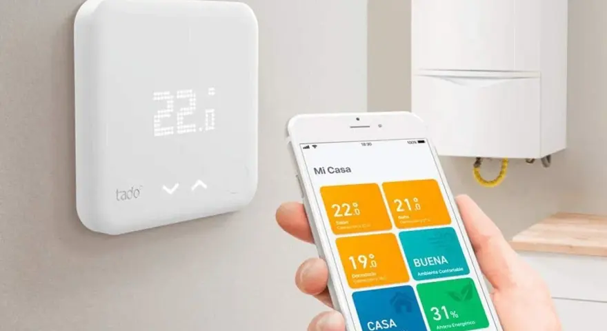 Termostato inteligente Tado y app móvil mostrando diferentes tipos de termostatos y control de temperatura en el hogar.