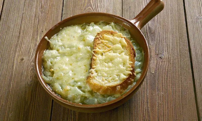 Sopa de Ceba: El Secreto Catalán para una Receta Inolvidable