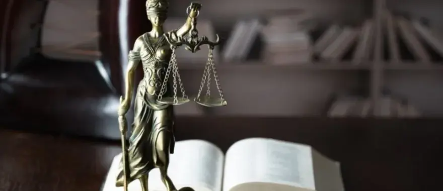 Ile czasu ma sąd na wydanie wyroku? Sprawdź, co wpływa na terminy