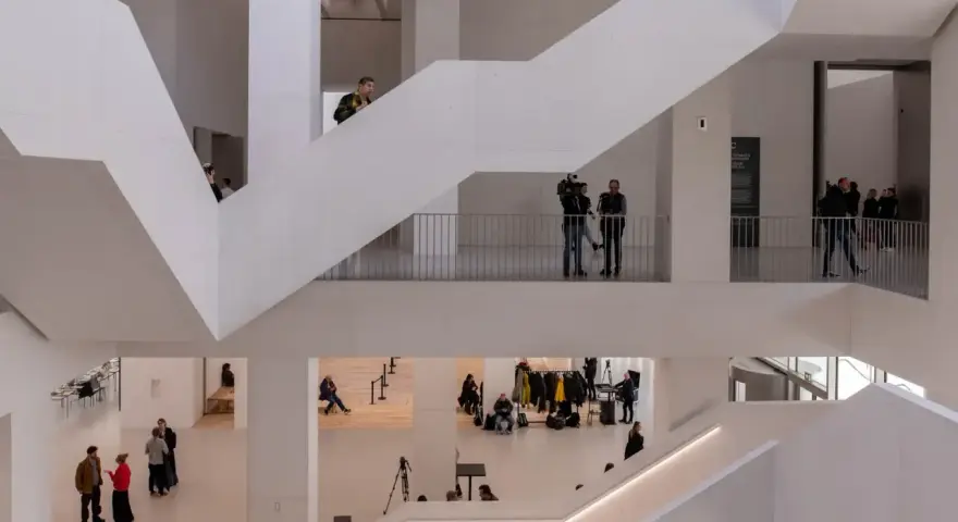 Nowe muzeum sztuki nowoczesnej w Warszawie – co warto wiedzieć?