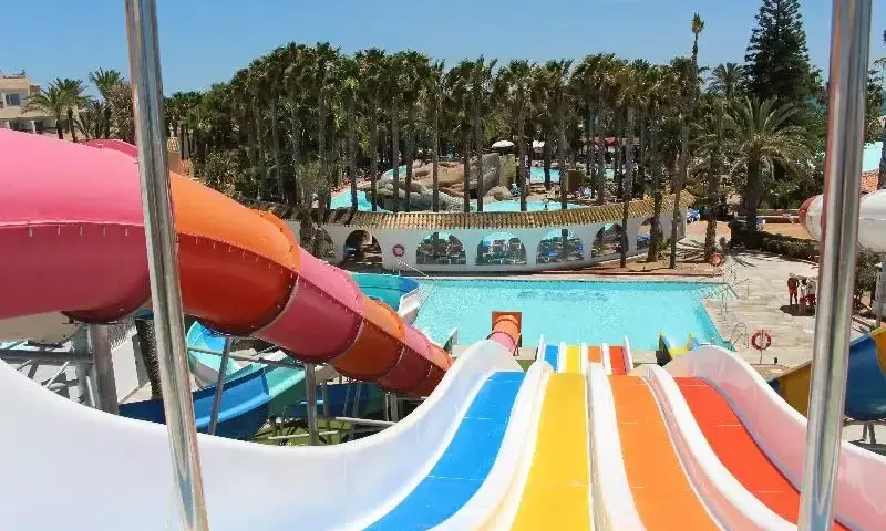 Hotel Roquetas de Mar: ¿Todo Incluido, Familiar o con Spa? Tu Guía