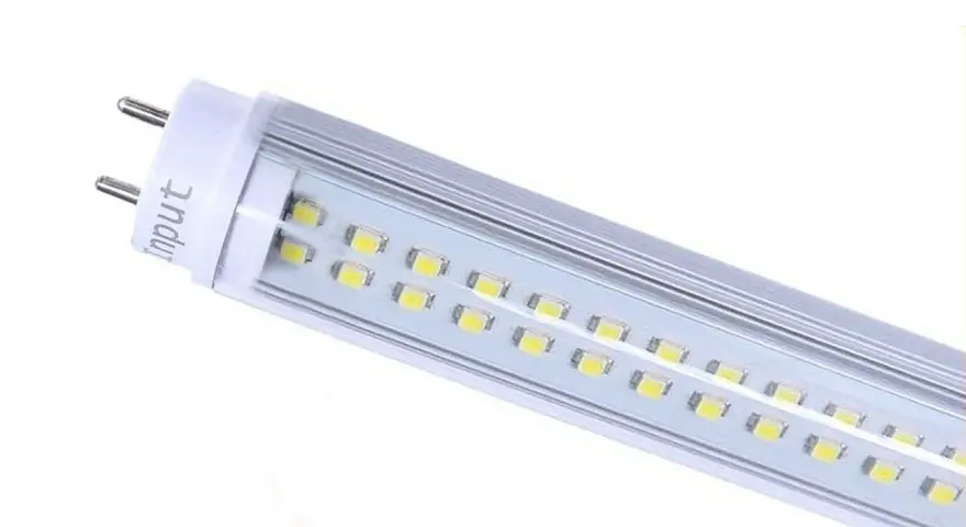 Nowoczesna jarzeniówka LED z aluminiową obudową i widocznymi diodami.
