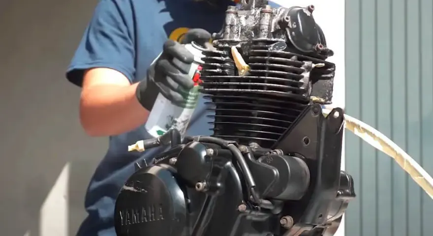 Peindre moteur moto : Le secret d'une peinture durable et pro