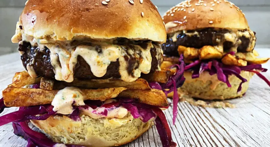 Jak zrobić idealnego hamburgera w domu? Przepis krok po kroku