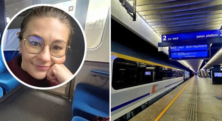 Uśmiechnięta kobieta w okularach w pociągu, obok peron z tablicą informującą o odjeździe pociągu **Berlin Warszawa Express**.