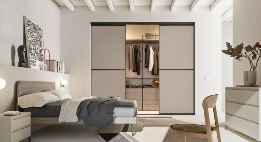 Camera da letto moderna con cabina armadio a vista, idee per organizzare lo spazio con stile.