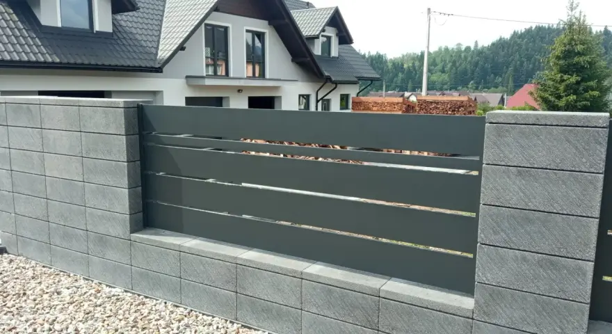 Co na ogrodzenie - najlepsze materiały i porady na każdy budżet