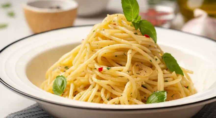 Aglio e Olio: Zrób perfekcyjne w 15 min! Sekrety smaku