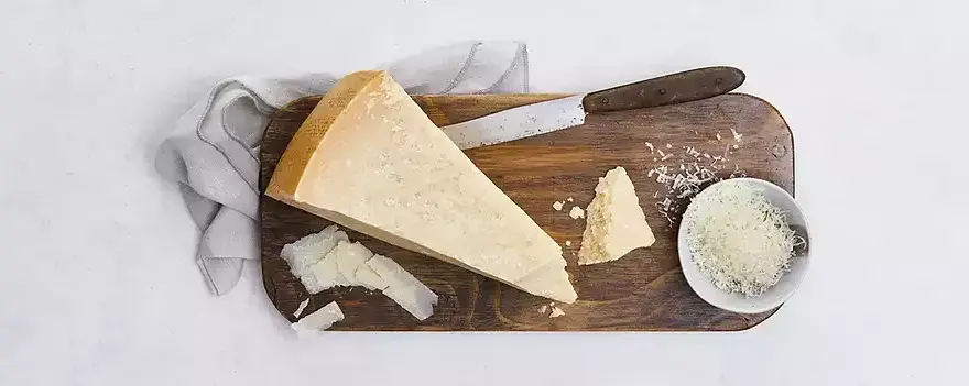Gdzie kupić parmezan w Polsce? Najlepsze miejsca i oferty
