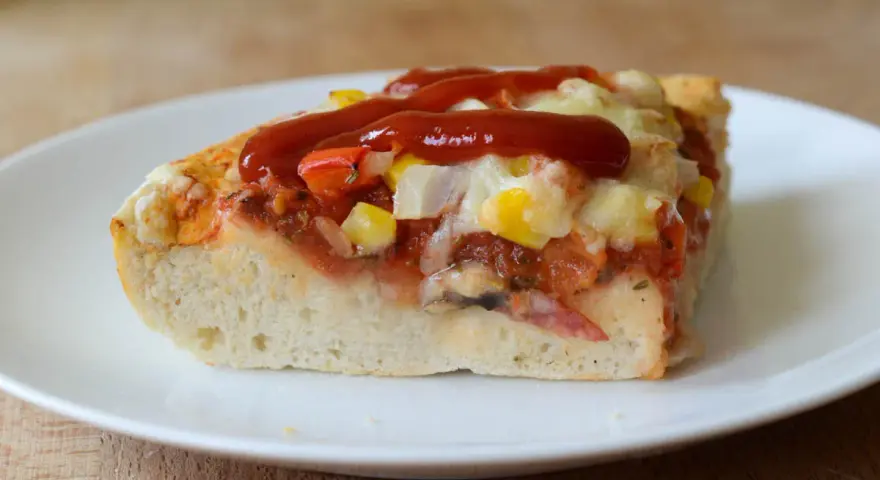 Idealna domowa pizza: sekrety ciasta, sosu i chrupkiego spodu