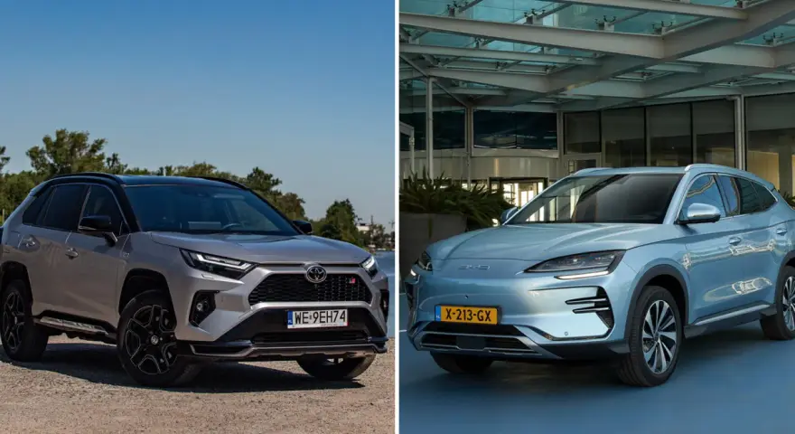 Dwa SUV-y: srebrny Toyota RAV4 i niebieski BYD Seal U.