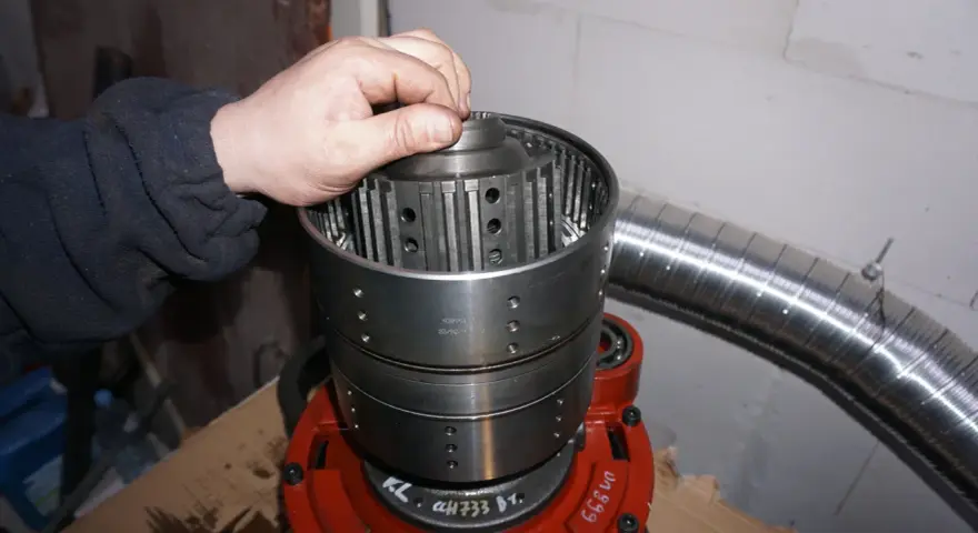 Rewers w ciągniku: Mechaniczny czy elektrohydrauliczny? Wybierz mądrze!