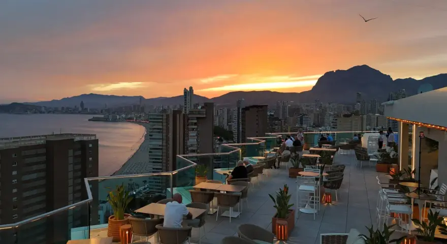 Hotel Port Benidorm: Disfruta de comodidad y cercanía a la playa