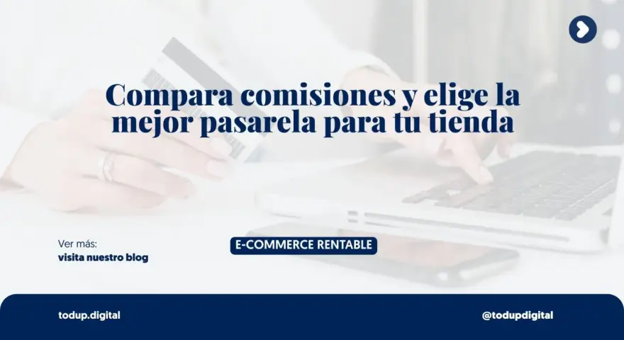Mano con tarjeta de crédito y portátil. Compara comisiones y elige la mejor pasarela de pago para tu tienda online.