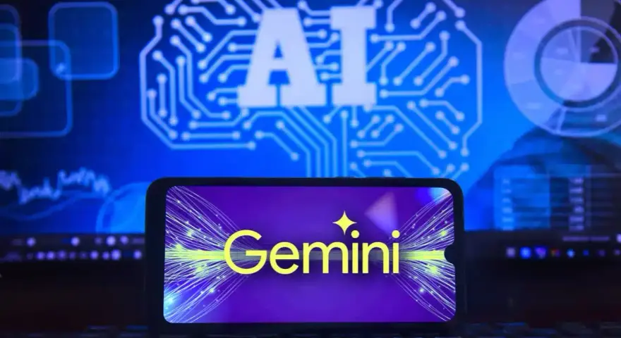 Na ekranie telefonu widnieje logo Gemini, symbolizujące rozwój sztucznej inteligencji. To właśnie gemini co to jest, czyli zaawansowany model AI.
