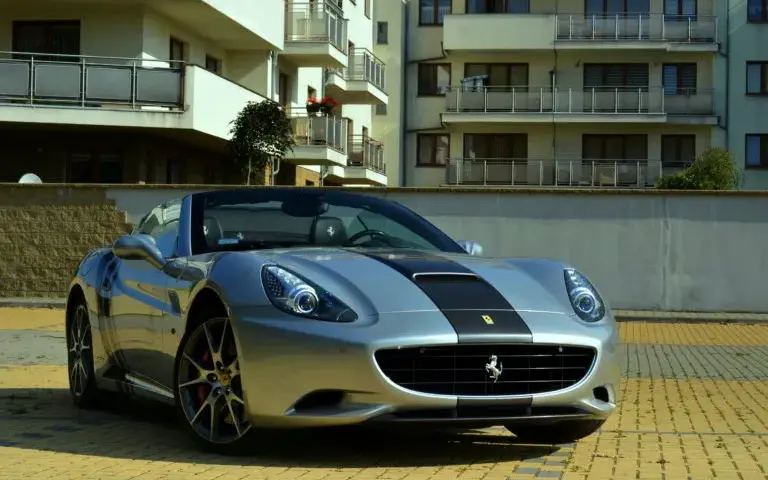 Ile jest Ferrari w Polsce? Zaskakujące dane o luksusowych samochodach