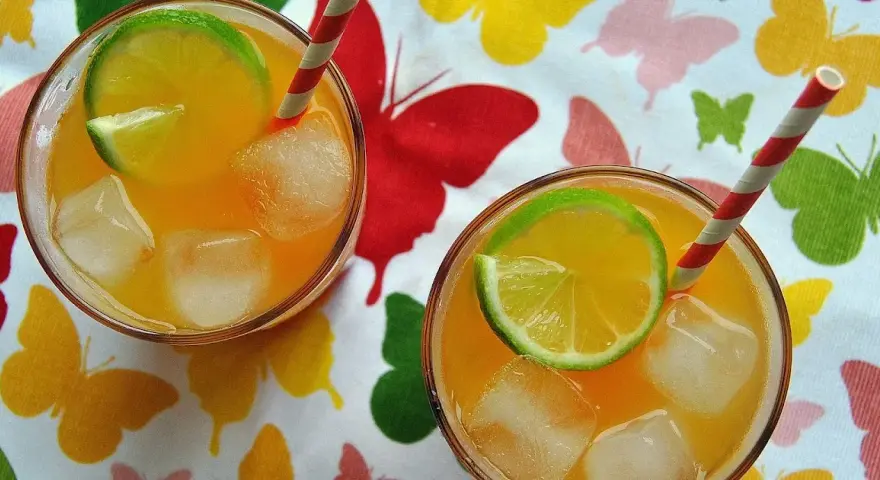 Drink z wódką mango: Proste przepisy, które zachwycą gości!