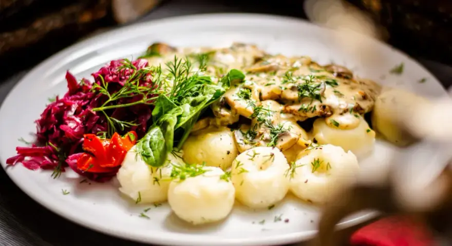 Gdzie zjeść w Katowicach? Przewodnik po smakach i okazjach