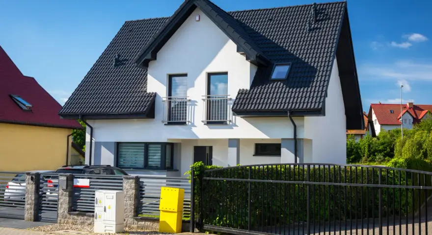Jaki kolor podbitki do czarnego dachu, aby uniknąć błędów w wyborze?