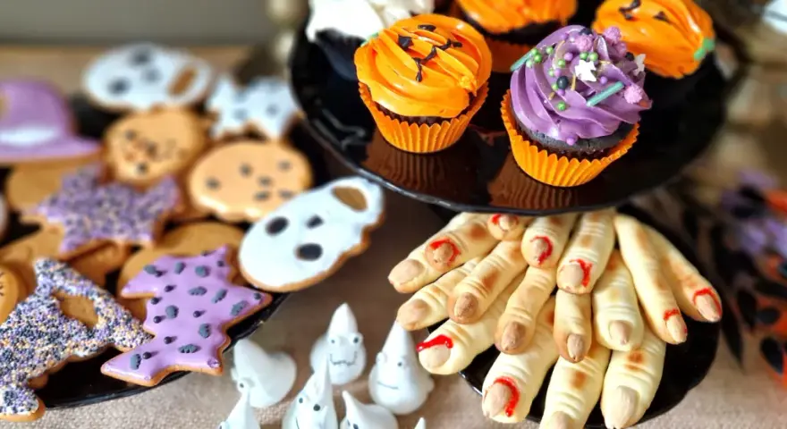 Jak ozdobić babeczki na Halloween: kreatywne pomysły, które zachwycą