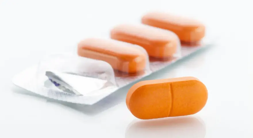 Compresse arancioni in blister. Synflex a cosa serve? Per alleviare il dolore e l'infiammazione.