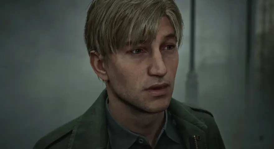 James Sunderland z Silent Hill 2, zamyślony, w zielonej kurtce.