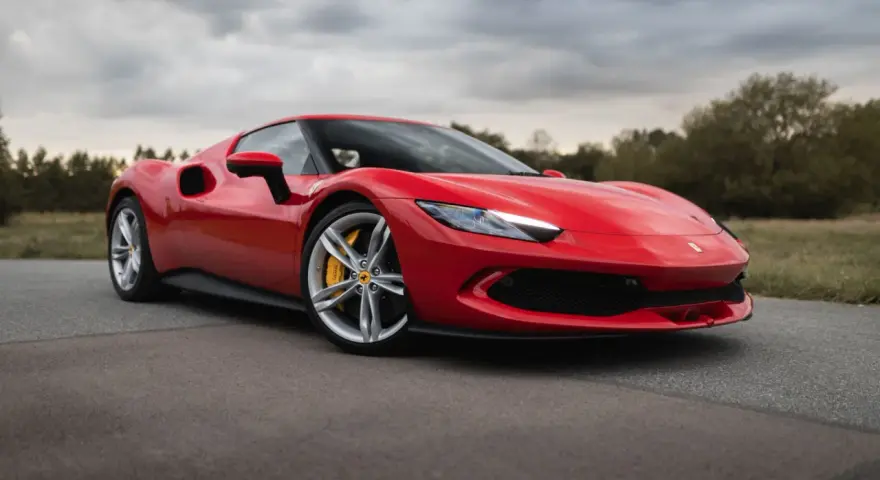 Ile kosztuje wypożyczenie ferrari? Ceny, które mogą Cię zaskoczyć