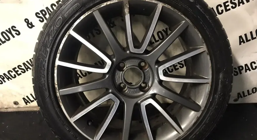 Cerchi in lega da 17 pollici per Fiat Bravo, design a 5 razze doppie, grigio antracite con finitura diamantata.