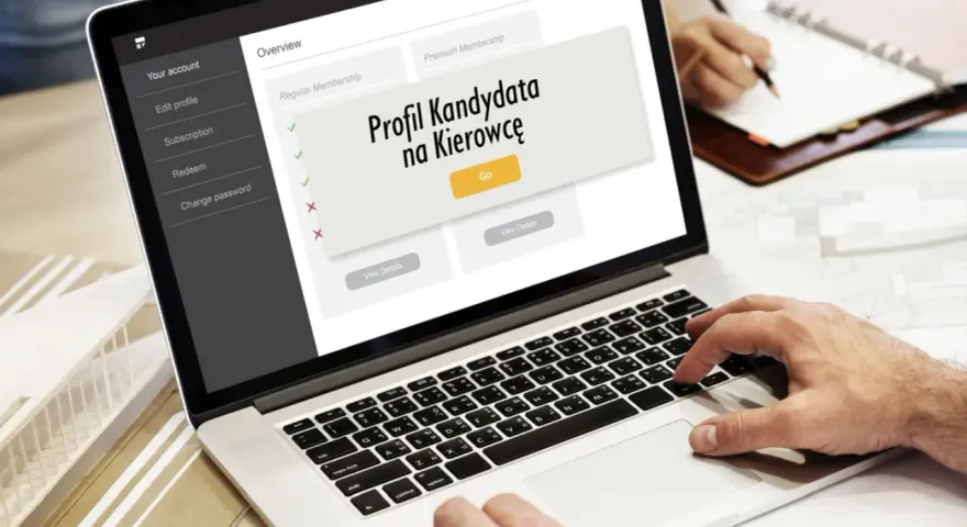 Profil Kandydata na Kierowcę na ekranie laptopa. Użytkownik wpisuje dane, być może numer PKK.