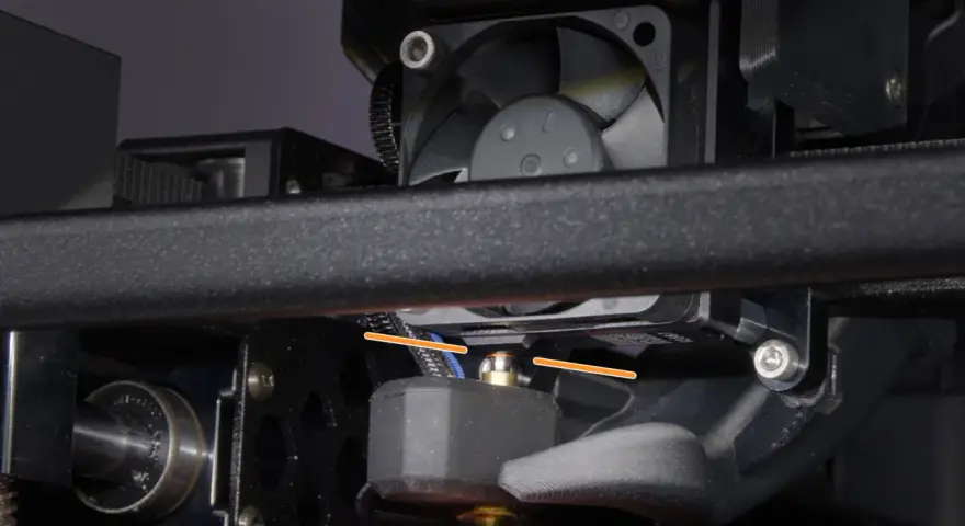 Dysza drukarki 3D Ender 3 V2, gotowa do druku po aktualizacji firmware.
