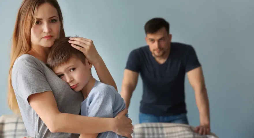 Nowy partner w życiu dziecka: Kiedy i jak to zrobić z troską?