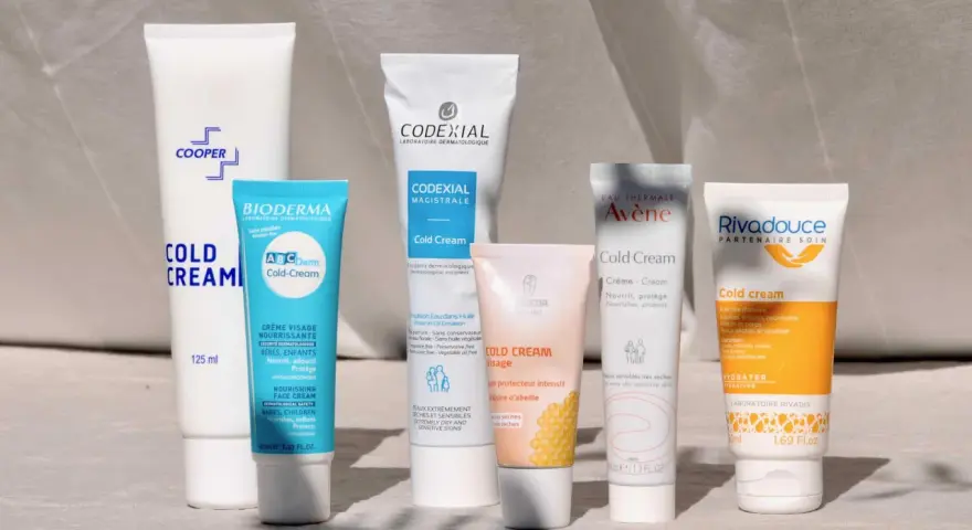 Plusieurs tubes de cold cream de différentes marques (Bioderma, Avène, Codéxial, Weleda, Cooper, Rivadouce) sont alignés.