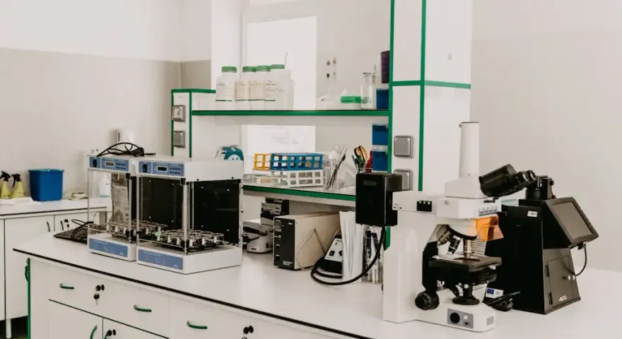 Najważniejsze elementy codziennego wyposażenia laboratorium – Wszystko, co chciałbyś wiedzieć