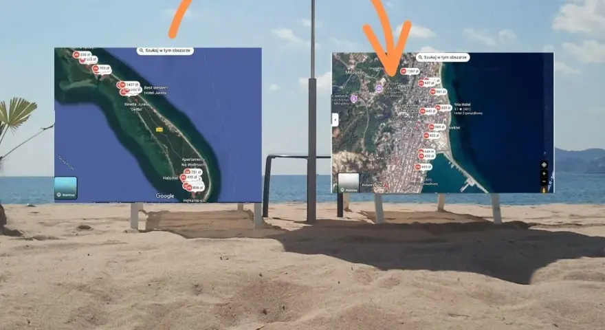 Dwie mapy Google z zaznaczonymi cenami noclegów nad morzem, pod parasolem plażowym.