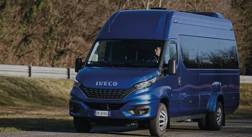 Ile za km bus 20 osobowy – poznaj ukryte koszty wynajmu