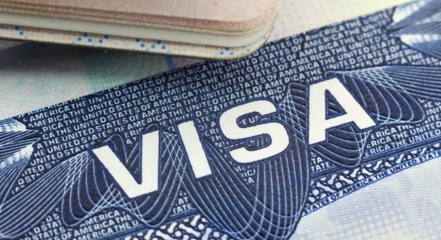 Ein US-Visum, das für ein Auslandspraktikum in den USA benötigt wird.
