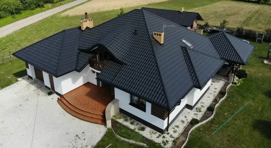 Ile kosztuje położenie dachówki? Poznaj ukryte koszty i ceny