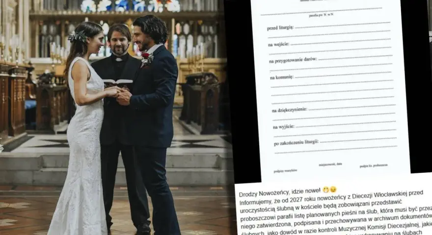 Para młoda trzyma się za ręce podczas ceremonii ślubnej w kościele. Obok nich duchowny, a w tle dokument z listą pieśni na ślub.
