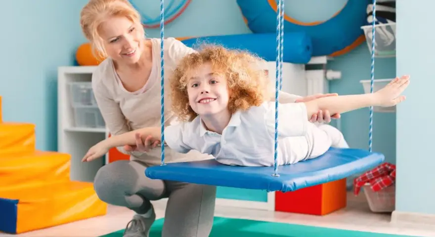 Dziecko czuje świat inaczej? Zaburzenia sensoryczne: objawy, diagnoza, wsparcie