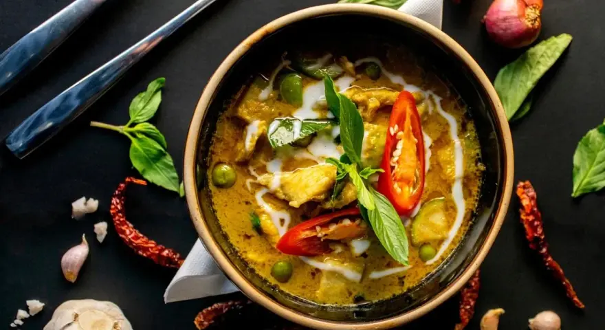 Jak zrobić idealny sos curry? Przepis i triki eksperta!