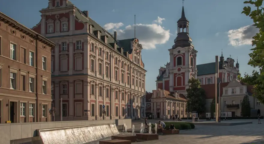 Poznań: Co zwiedzić? Od Koziołków po Rogala Twój plan podróży!