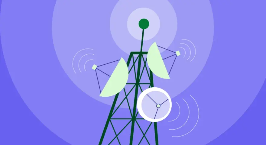 Torre de comunicación con antenas parabólicas y ondas de señal, representando los objetivos de un plan de comunicación.