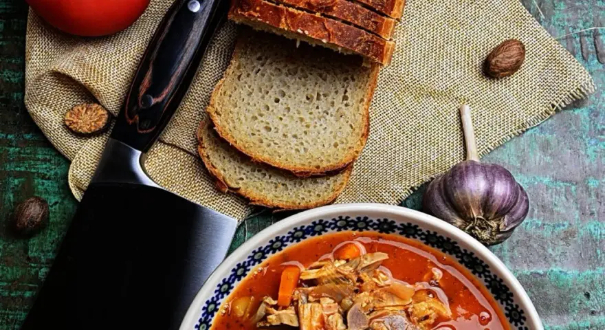 Przepisy na flaczki z żołądków drobiowych, które zachwycą każdego smakosza